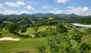 緑の屋根のクラブハウス | クラシック島根カントリークラブ
